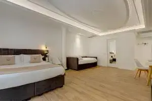 Camera doppia del Boutique Hotel SM Vatican Relais con due letti e arredo moderno