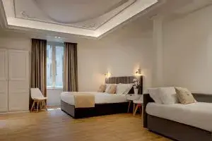 Camera del Boutique Hotel SM Vatican Relais con letto matrimoniale e letto aggiuntivo